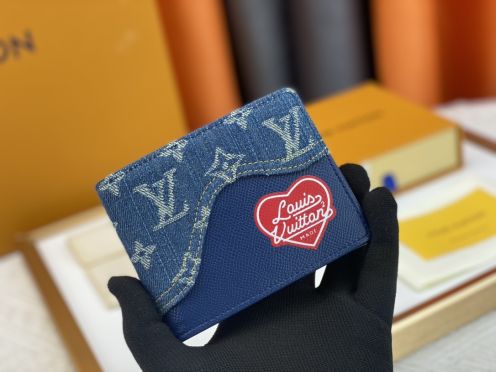 M81020 LOUIS VUITTON × NIGO スレンダー 二つ折り財布 ルイヴィトン 財布 コピー 