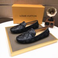 人気通販ルイヴィトンの靴のサイズコピー 新型 爽やか 柔軟性高い 履き心地 2色 ブラック