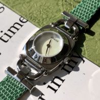 グッチ腕時計偽物人気物ビジネスカレンダーメンズファッショングリーン