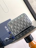 Dior ミディアムバッグ 偽物 見分け方 シンプル メンズトイレタリーバッグ シルバー