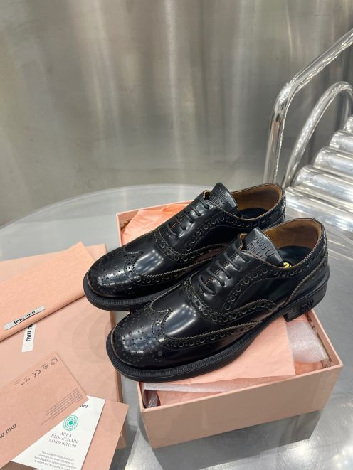 2023年新作 ミュウミュウの靴ｎ級品  レザー 快適 ２色可選 ブラック