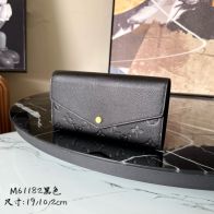 ルイヴィトン ワッペン バッグｎ級品 封筒型財布 柔らかい 薄い ブラック