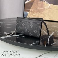 ルイヴィトンのバッグ偽物 レザー ファスナー財布 柔らかい 薄い ブラック