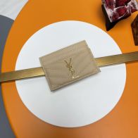 イヴサンローランのバッグコピー 新商品 カードケース ゴールドロゴ レザー財布 ブラウン