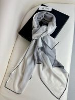 CHANEL2023新作シャネルのスカーフ偽物 スカーフ 大判 通勤 旅行 バッグ オーナメント用 グレイ