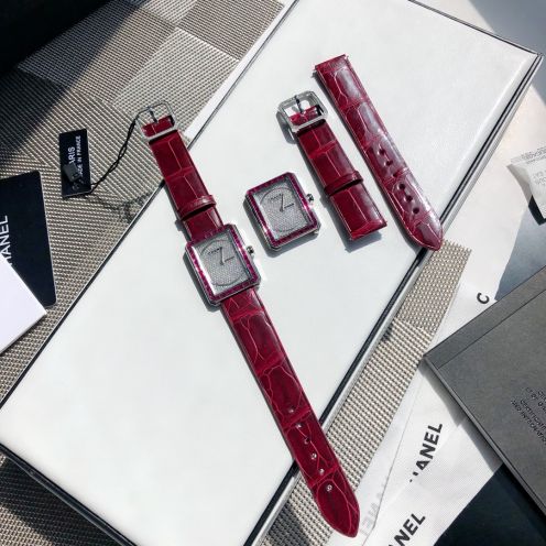 CHANEL 高級な腕時計スーパーコピー 優雅 レディース専用 薄いワッチ プレゼント レザー 角形 シンプル レッド