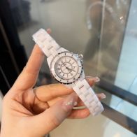 CHANELシャネル腕時計スーパーコピー 優雅 レディース 薄いワッチ レザー 33mmケース径 ホワイト