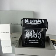 ラフィティデザインのバッグ バレンシアガ キャンバスバックn級品