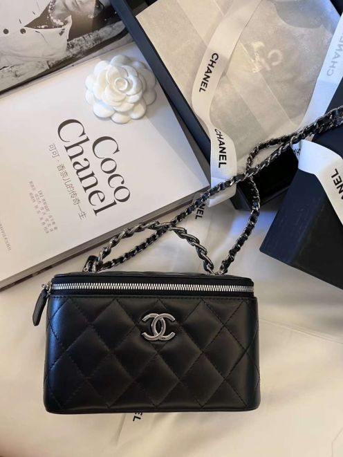 お得100%新品 chanel バッグの中身スーパーコピー ジュエリーで飾られ