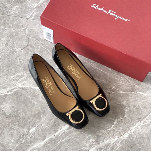 FERRAGAMOリボンスーパーコピー 春夏シューズ レザー ファッション 4cm ラウンドトウ ブラック