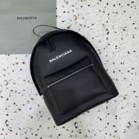 バレンシアガ 見分け方ｎ級品 シンプル 軽量バッグ 実用 レザー ブラック
