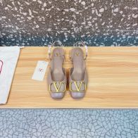 ヴァレンティノ靴レディースコピー おすすめ‼小羊革の靴 歩きやすい レディース ゴールドロゴ ブラウン 