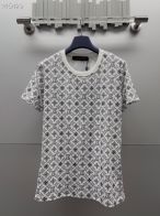 最新作ルイヴィトンロゴ半袖Ｔシャツ偽物　フルプリントのロゴ入り半袖Tシャツ