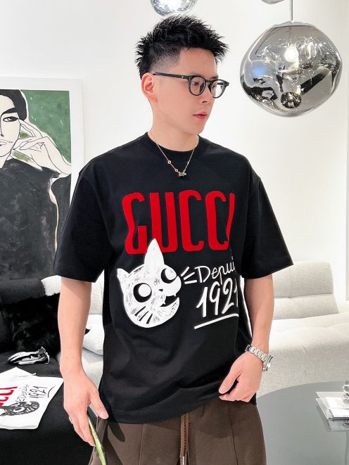 存在感のあるtシャツGuccin級品