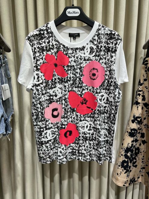 おすすめ！個性的シャネルｔシャツコピー黒赤白の配色  花柄  クラシック