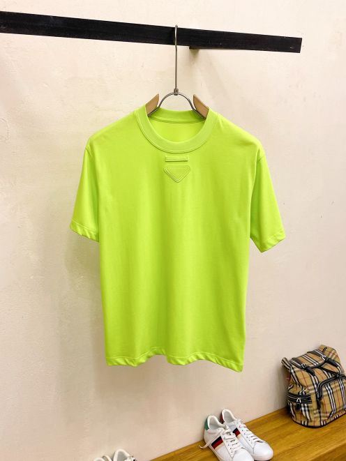 最新作 人気定番 爆買いtシャツ プラダ偽物 通気性 ブランドの特徴 優れたデザイン