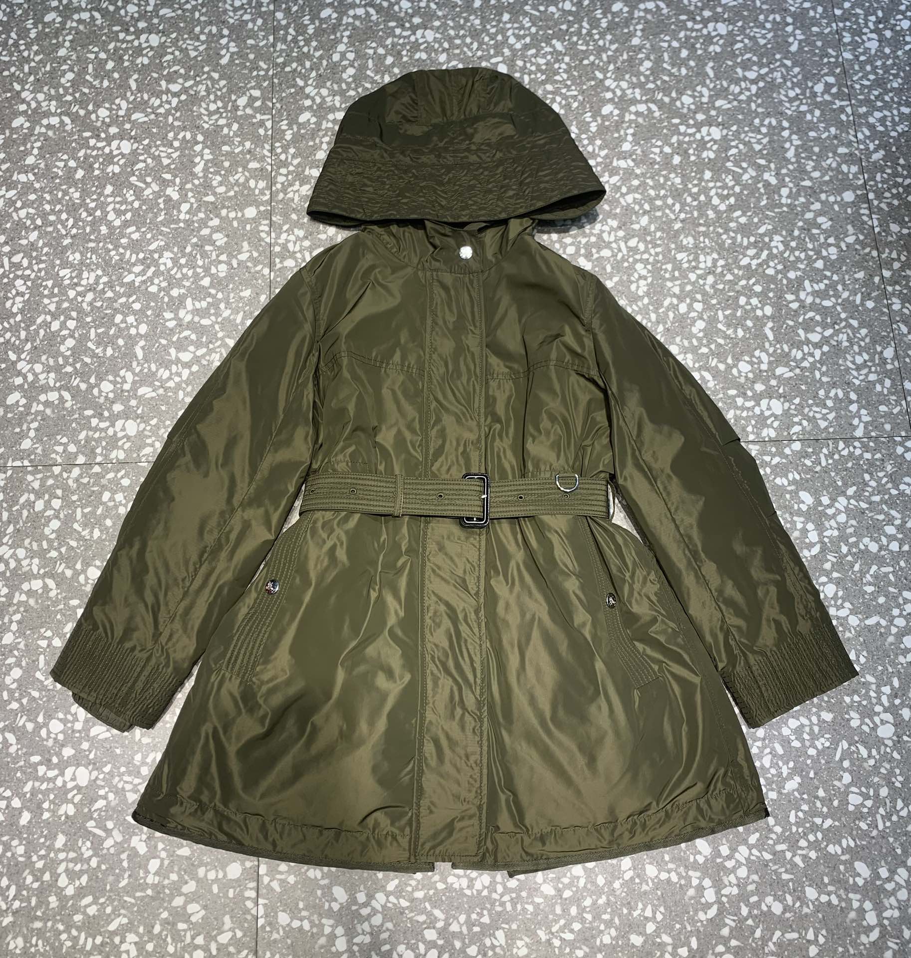 赤字超特価安いバーバリー素材スーパーコピーダウン ベルト付きジャケット2色グリーン_1