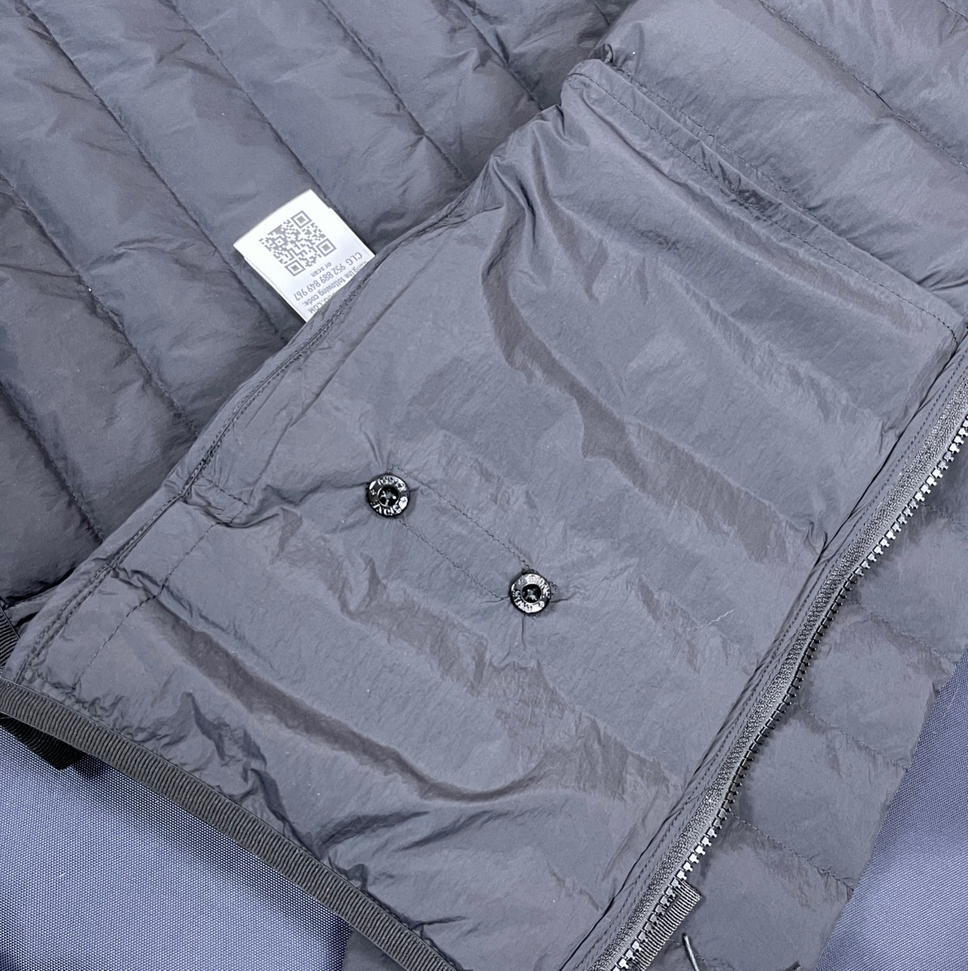 ストーンアイランドダウンジャケット偽物 軽くて暖かく快適で上品 23年最新　4色 ブラック_8