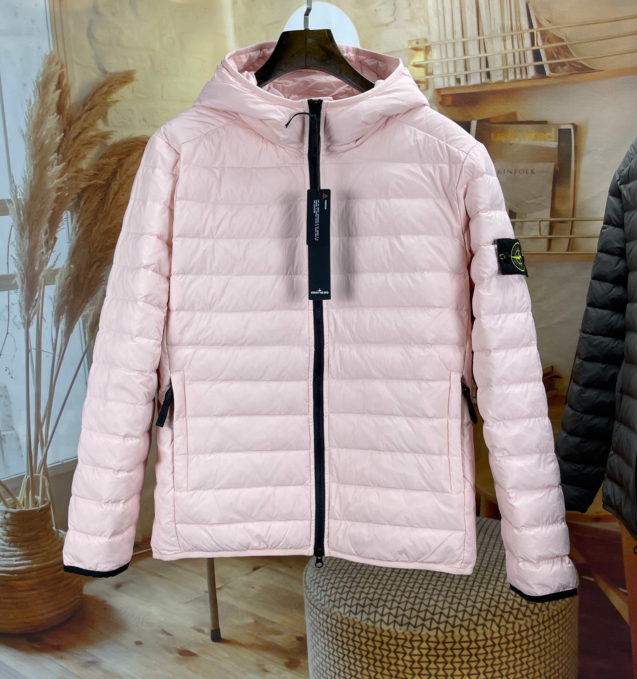 ストーンアイランドダウンジャケット偽物 軽くて暖かく快適で上品 23年最新　4色 ピンク_1