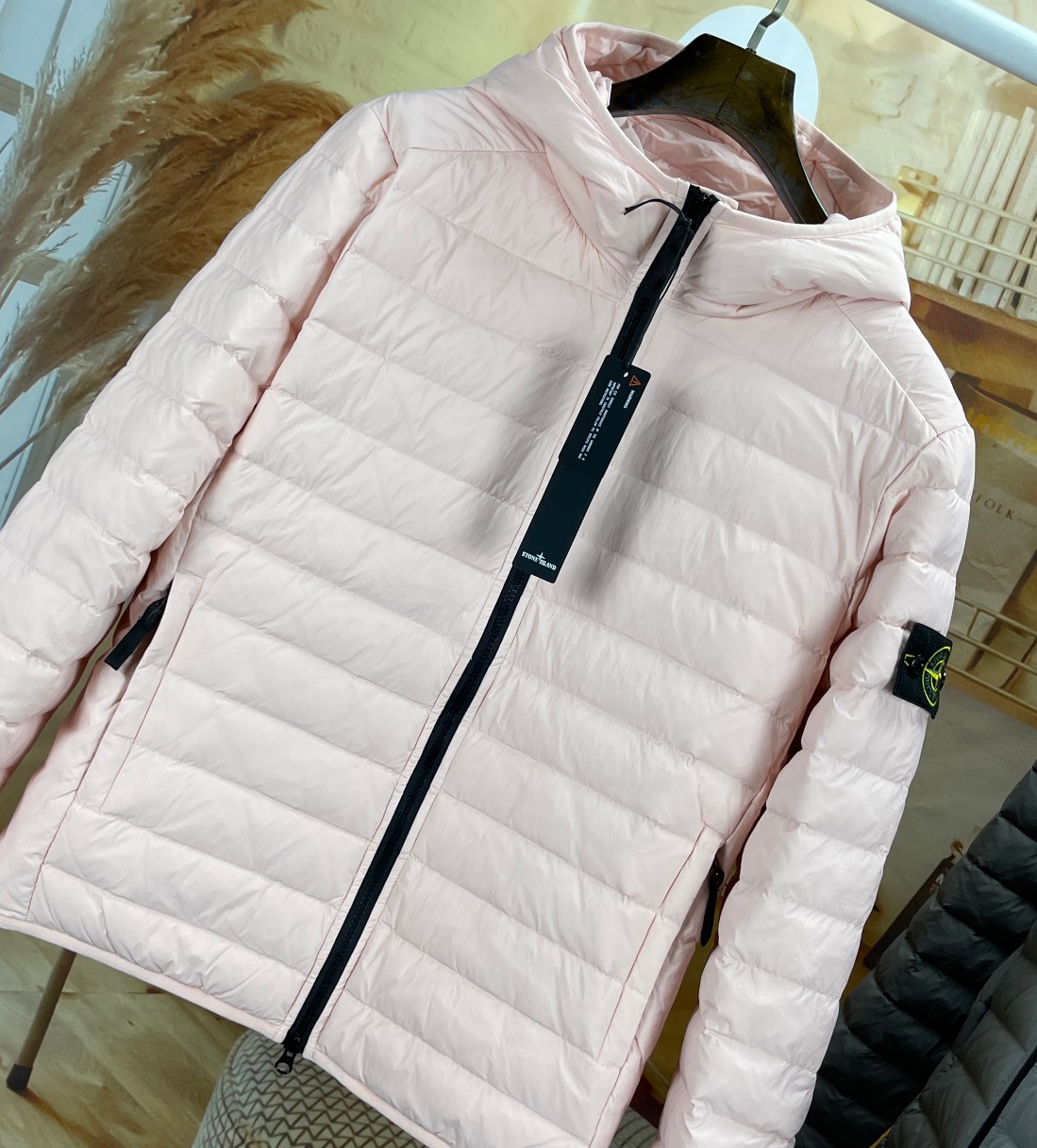 ストーンアイランドダウンジャケット偽物 軽くて暖かく快適で上品 23年最新　4色 ピンク_2