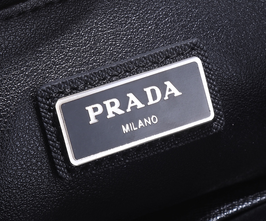 prada ハンドバッグ レザーコピー 23新作 高級感アピール メンズビジネス 結婚式 大人気 レザー ブルー_9