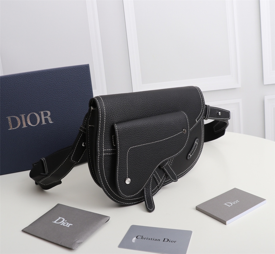 dior 3万以下コピー メンズバッグ レザー ブラック斜め掛けバッグ_2