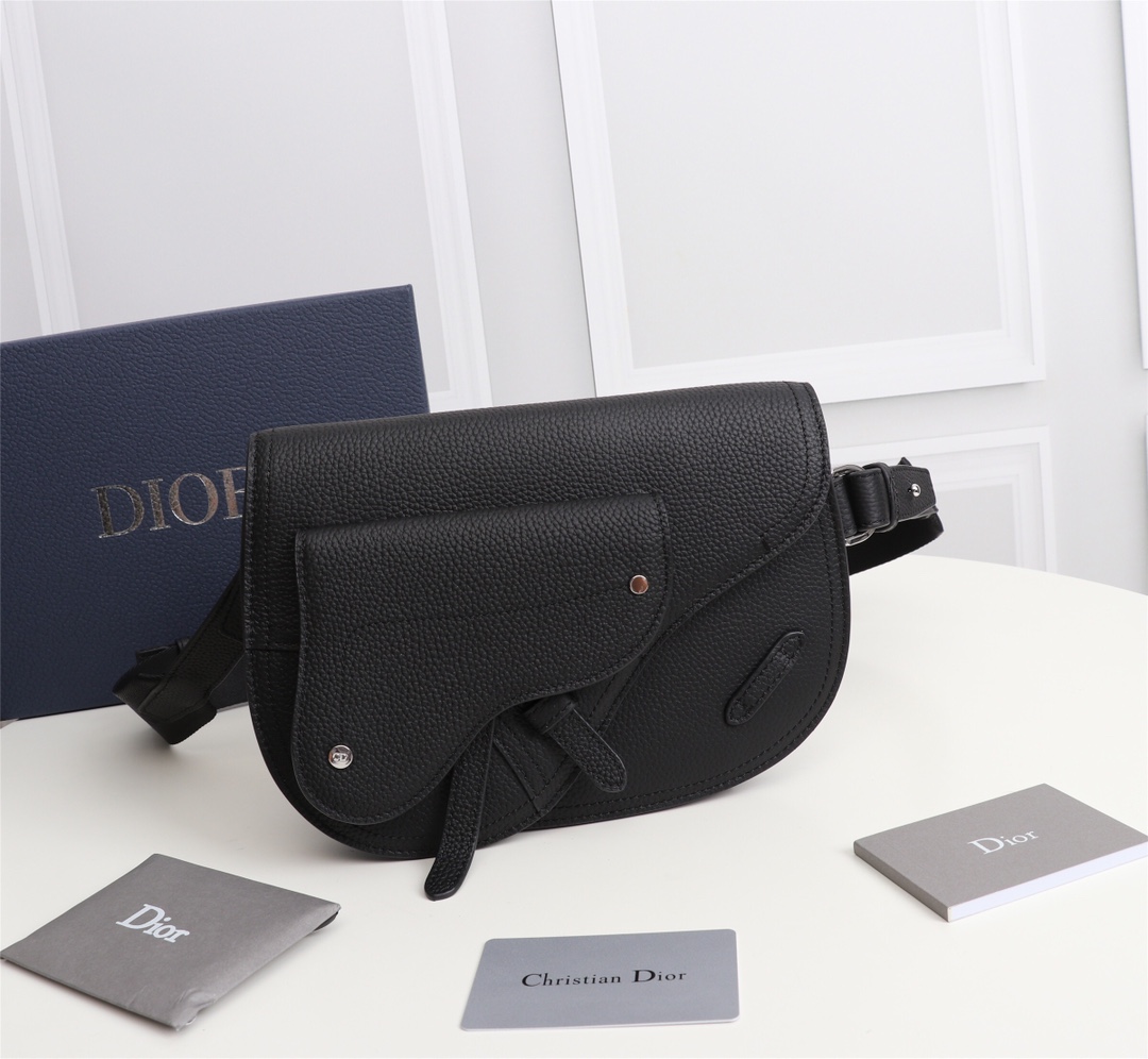 dior 3万以下スーパーコピー メンズバッグ レザー ブラック斜め掛けバッグ ブラック_1