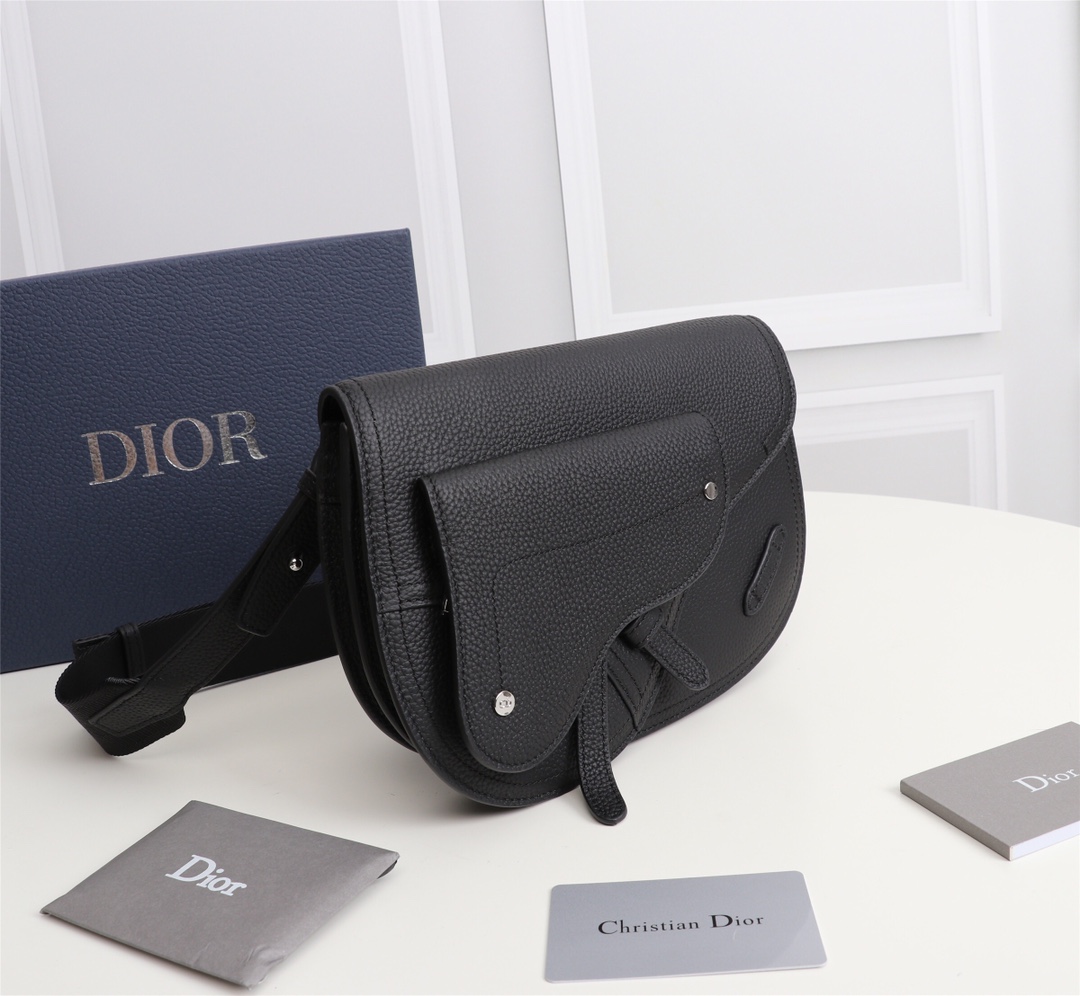 dior 3万以下スーパーコピー メンズバッグ レザー ブラック斜め掛けバッグ ブラック_5