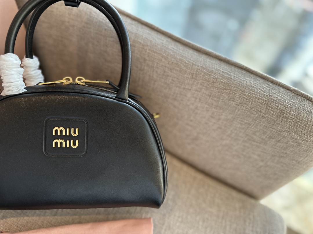 新商品! miumiu バッグ スーパーコピー ブラック 24*15cm_4