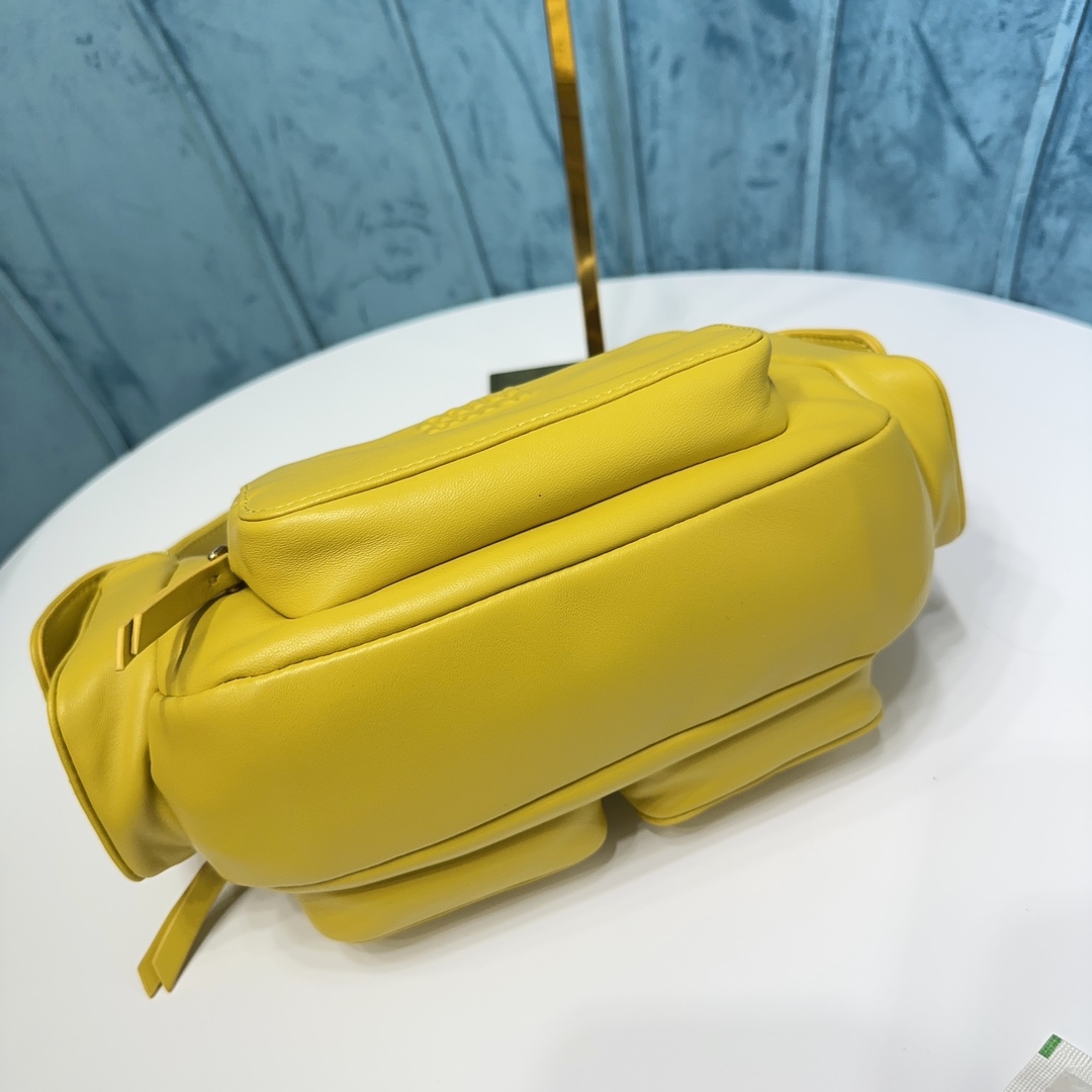 人気セール ミュウミュウのバッグ偽物	 黄色　 斜め掛けバッグ　_1
