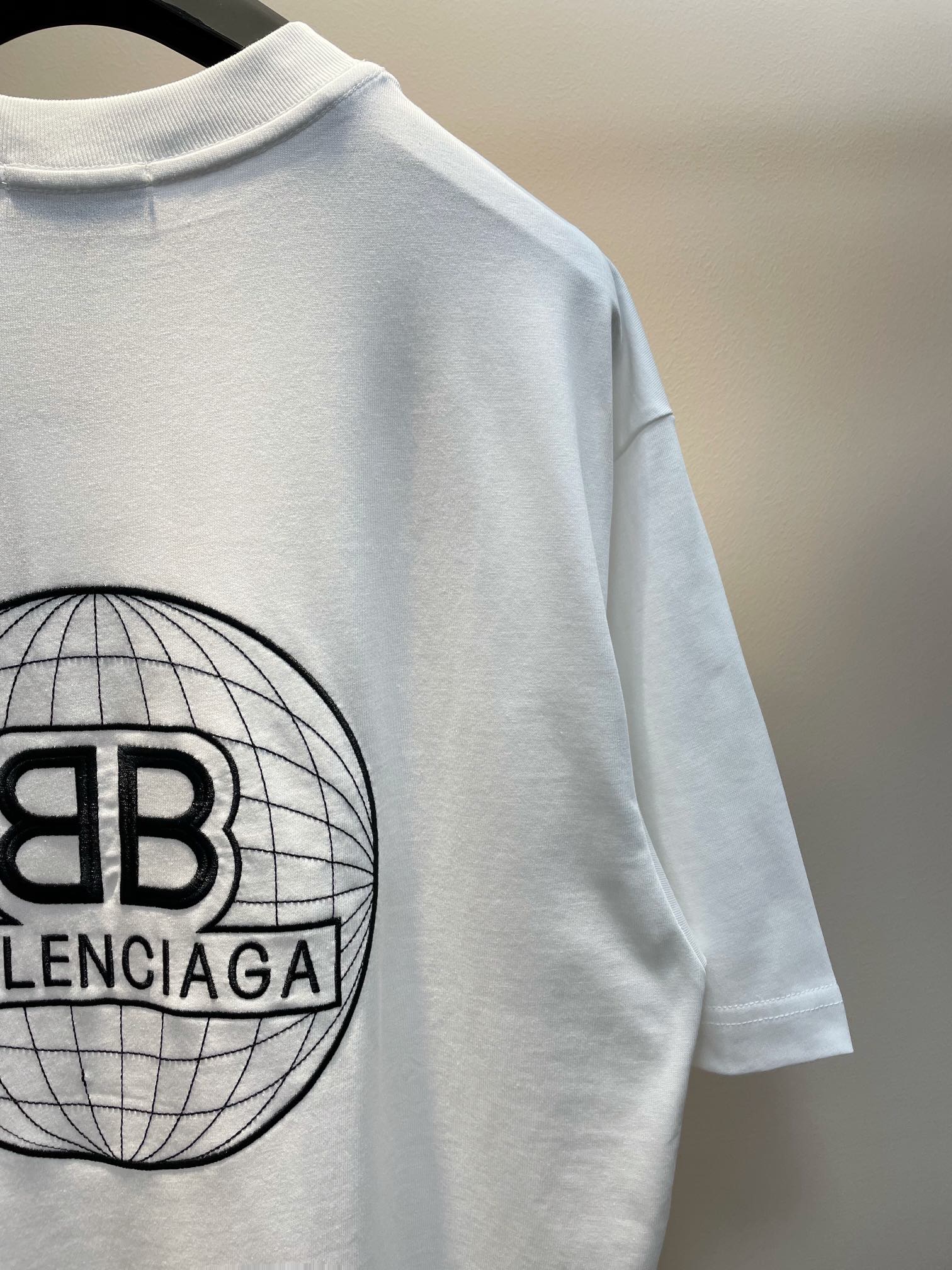 バレンシアガmade in chinan級品 刺繍半袖Tシャツ 刺繍が施され 地球の緯度経度_6