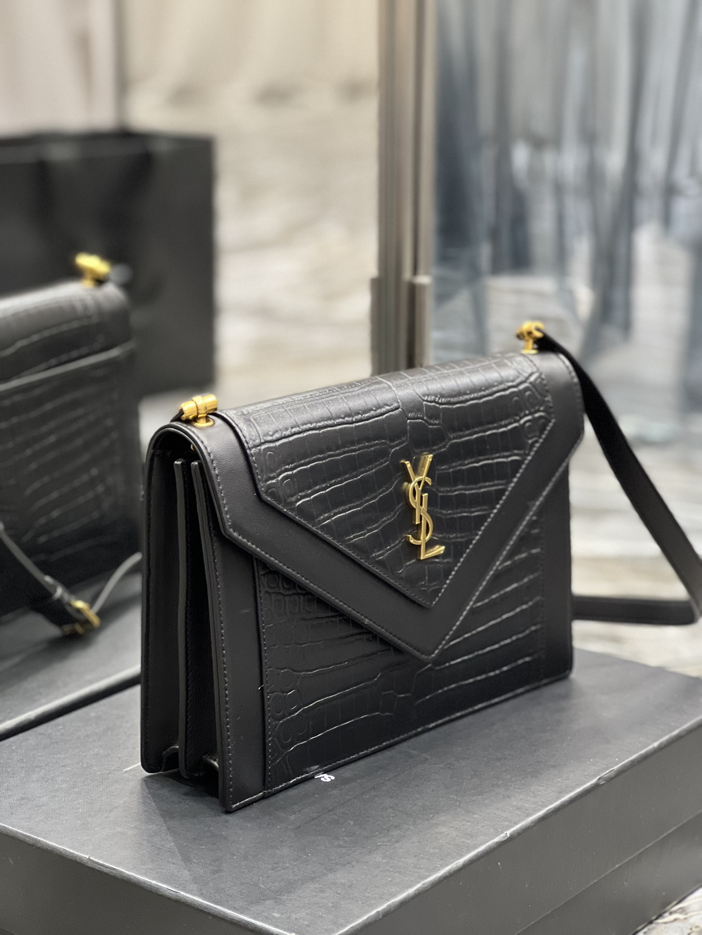 YSLサンローラン トイバッグスーパーコピー イタリア レザー 封筒バッグ 実用 ブラック_2