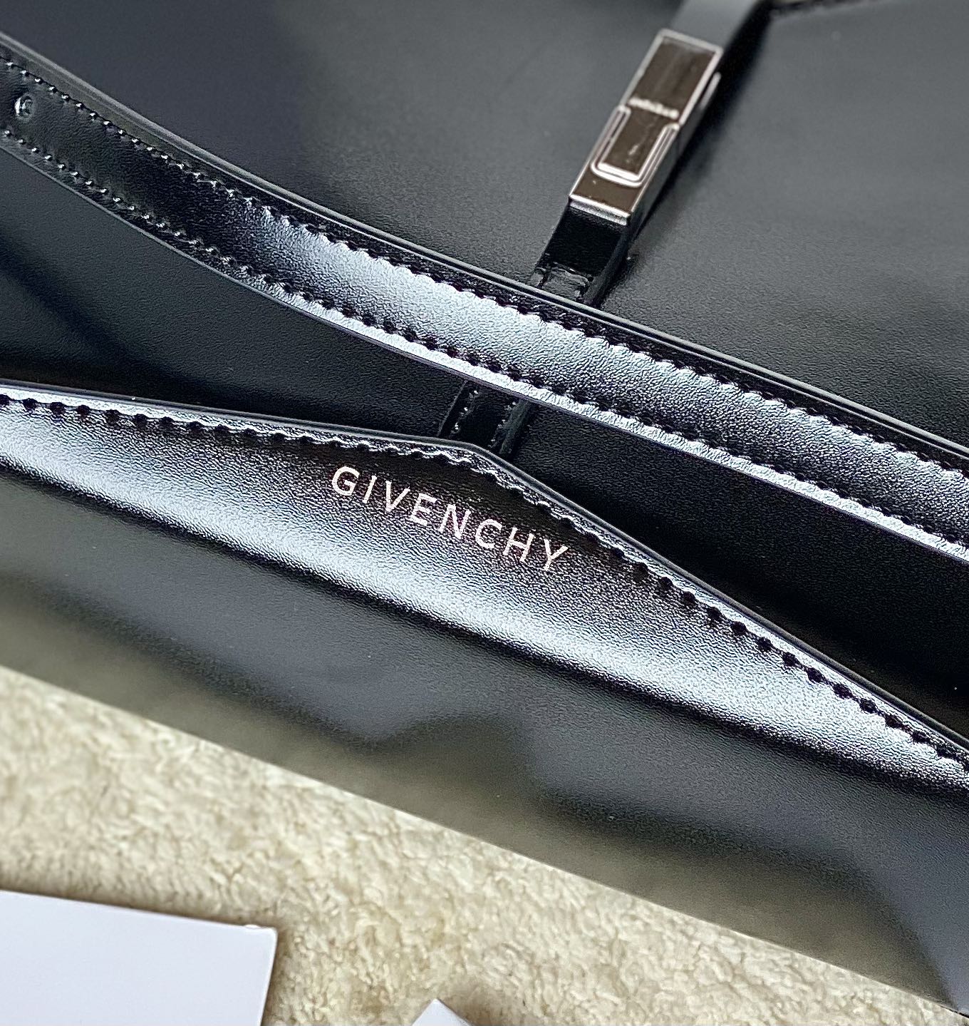 GIVENCHYジバンシー バッグ 偽物 見分け方 フランス レザーバッグ レディース 魅力 ブラック_6