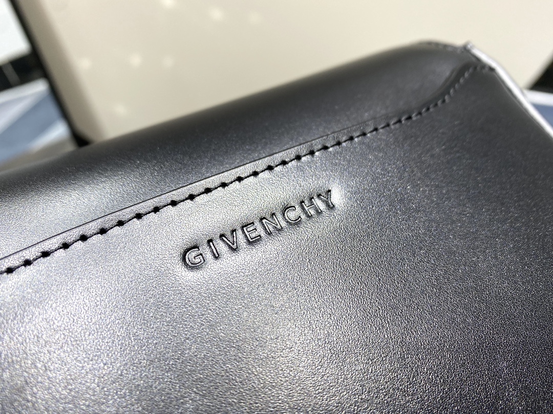 GIVENCHYジバンシィポーチスーパーコピー ショルダーバッグ 小さな角型バッグ ブラック_6