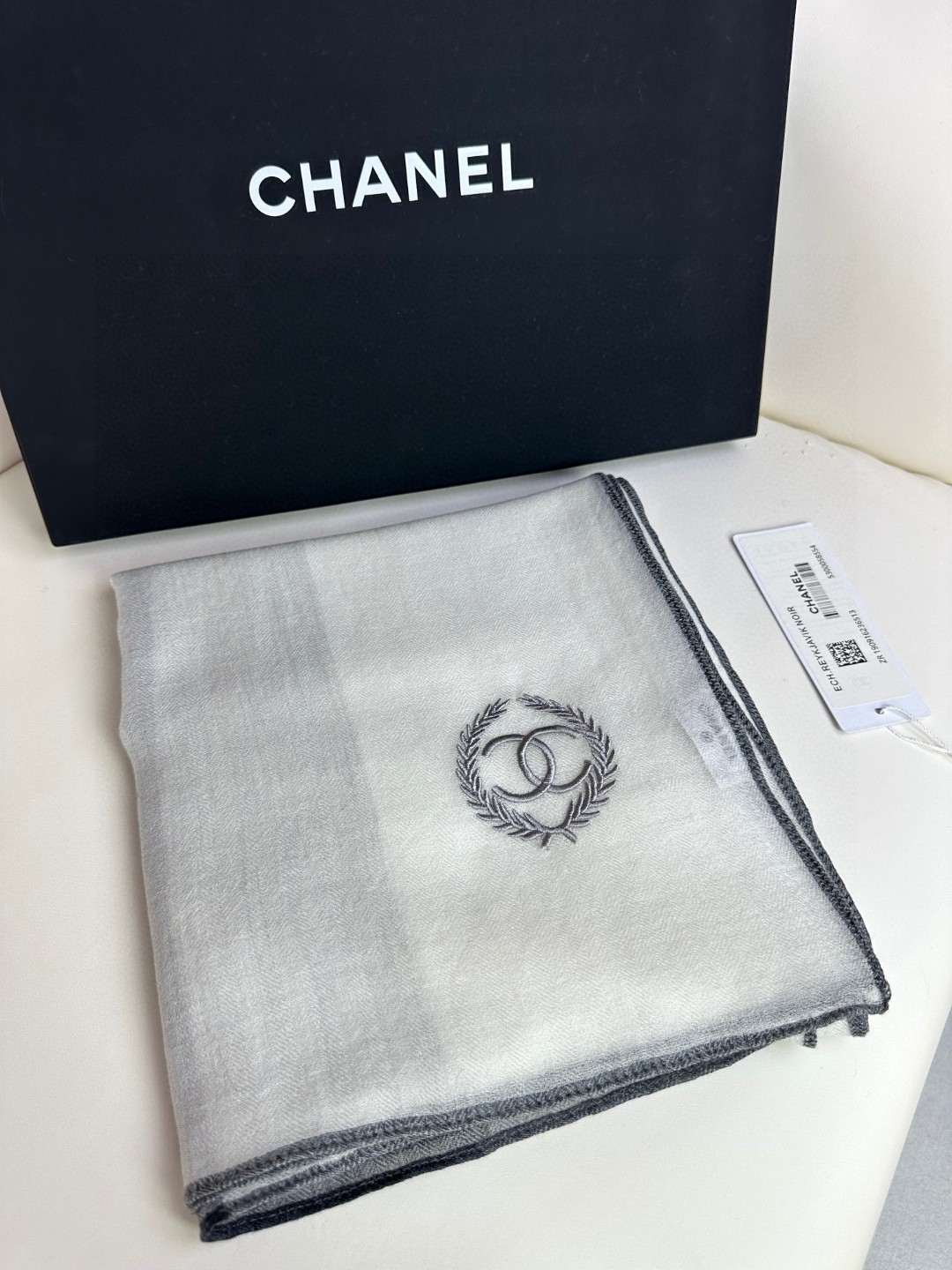 CHANEL2023新作シャネルのスカーフ偽物 スカーフ 大判 通勤 旅行 バッグ オーナメント用 グレイ_5