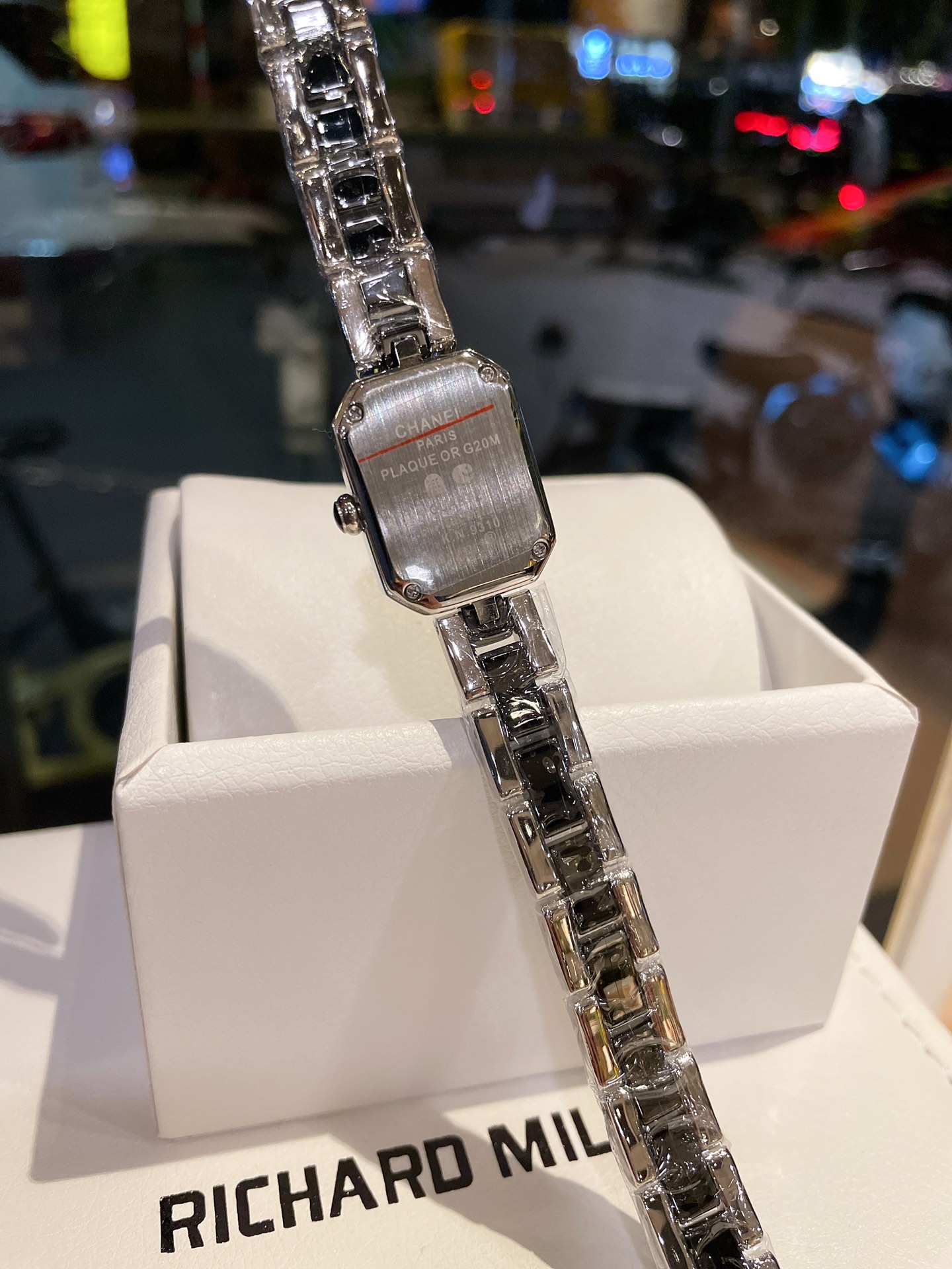 CHANELシャネル腕時計コピー 優雅 レディース 薄いワッチ レザー 2色 ブラック ホワイト_6