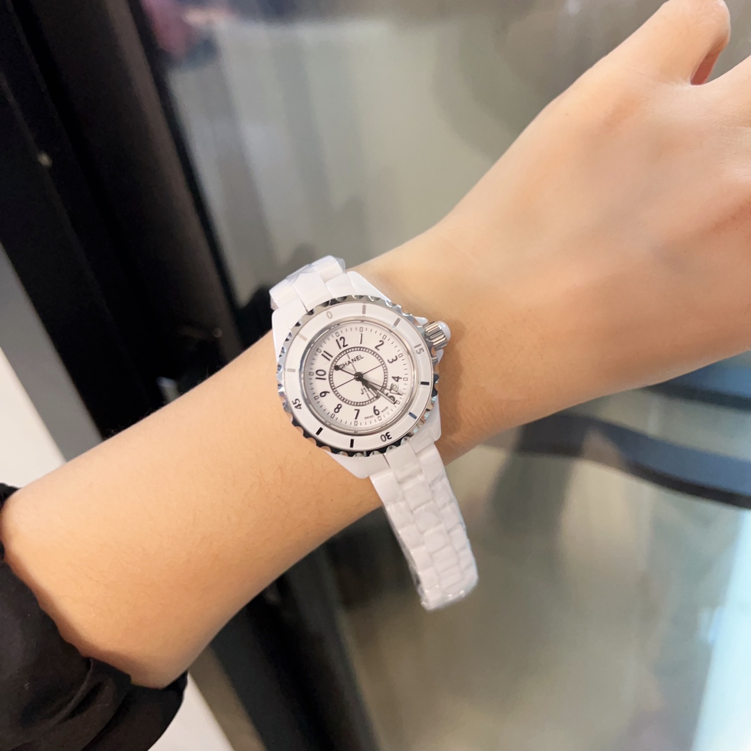 CHANELシャネル腕時計スーパーコピー 優雅 レディース 薄いワッチ レザー 33mmケース径 ホワイト_6