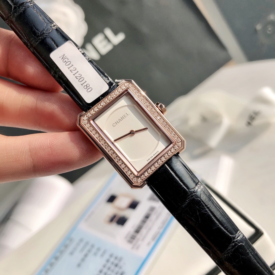 CHANELシャネル腕時計スーパーコピー 優雅 レディース専用 薄いワッチ プレゼント 新商品 ダイヤモンド 角形 ブラック_1