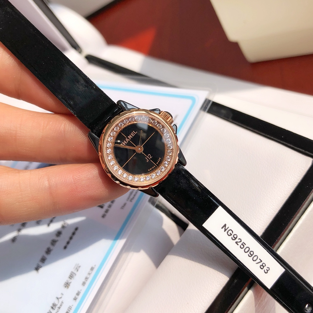 CHANELシャネル腕時計ｎ級品 優雅 レディース専用 薄いワッチ プレゼント ダイヤモンド 丸形 ブラック ゴールド_2