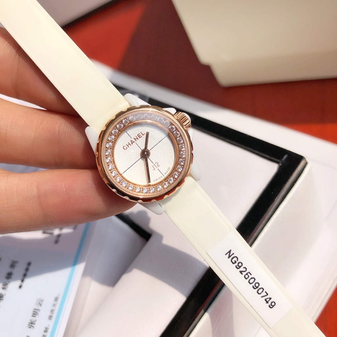 CHANEL腕時計シャネルコピー 優雅 レディース専用 薄いワッチ プレゼント ダイヤモンド 丸形 ホワイト ゴールド_3
