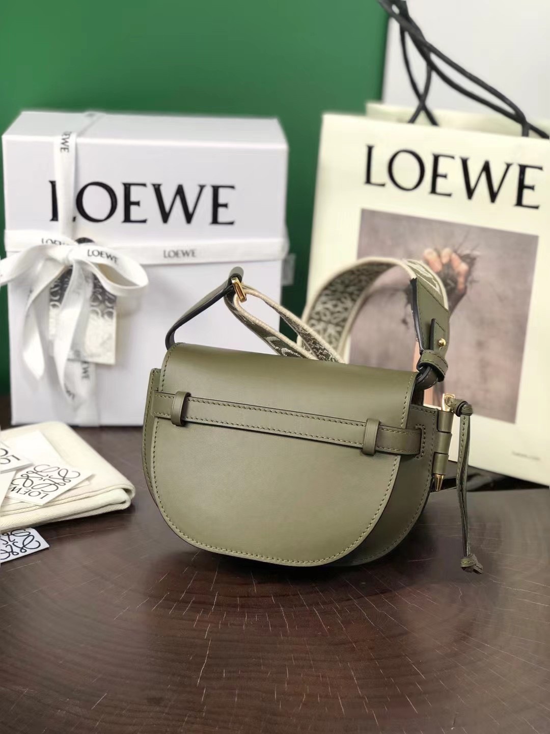 ロエベLOEWEスーパーコピーバッグレザーグリーン斜めかけ花柄レディース_3