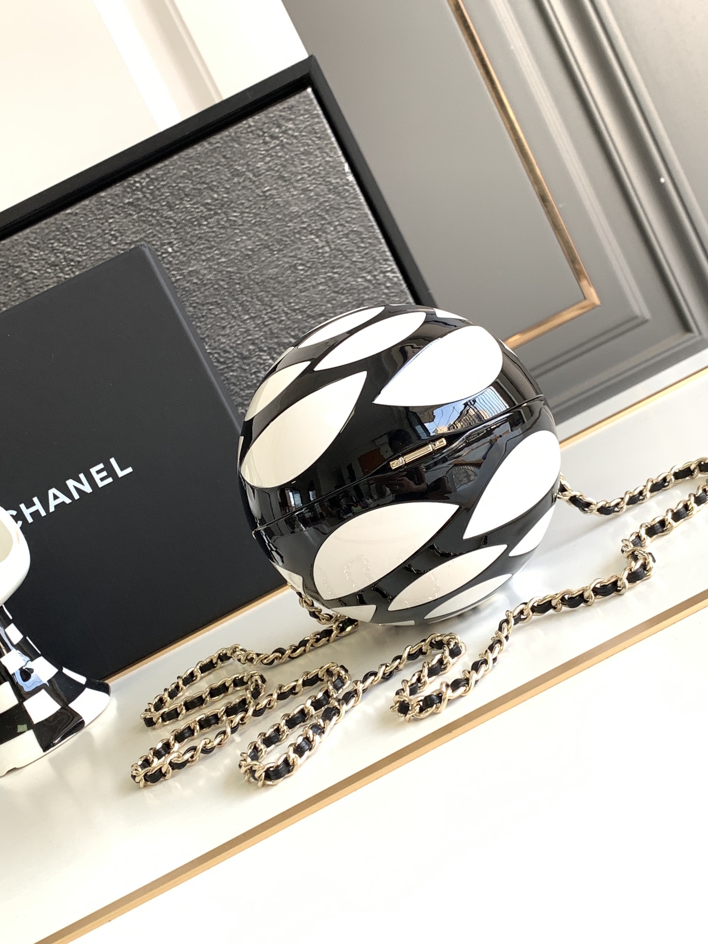 CHANELchanel アメリカｎ級品 レディースバッグ 斜めがけバッグ Camellia 黒白色_4