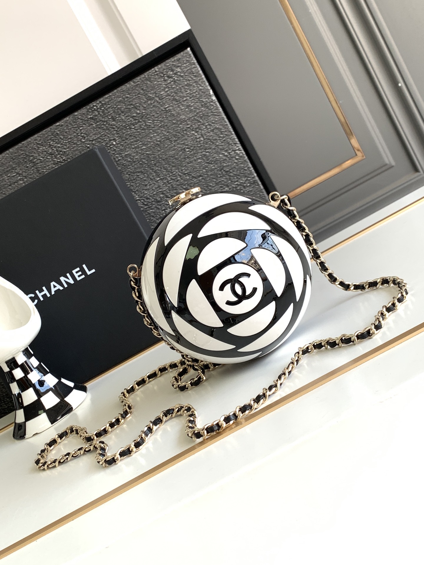 CHANELchanel アメリカｎ級品 レディースバッグ 斜めがけバッグ Camellia 黒白色_5