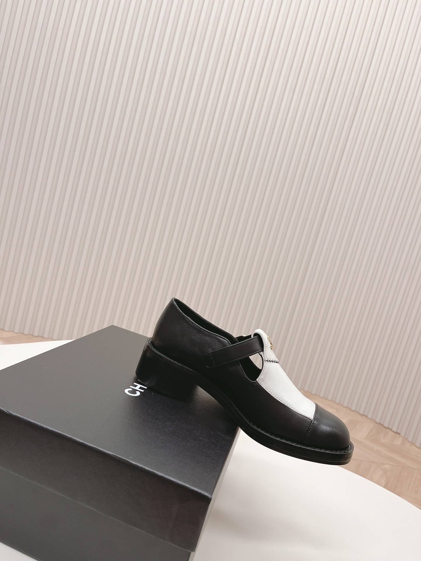 CHANELシャネルの靴激安通販 レザー ファッション ローファーシンプル 厚い靴底 歩きやすい ホワイト_5