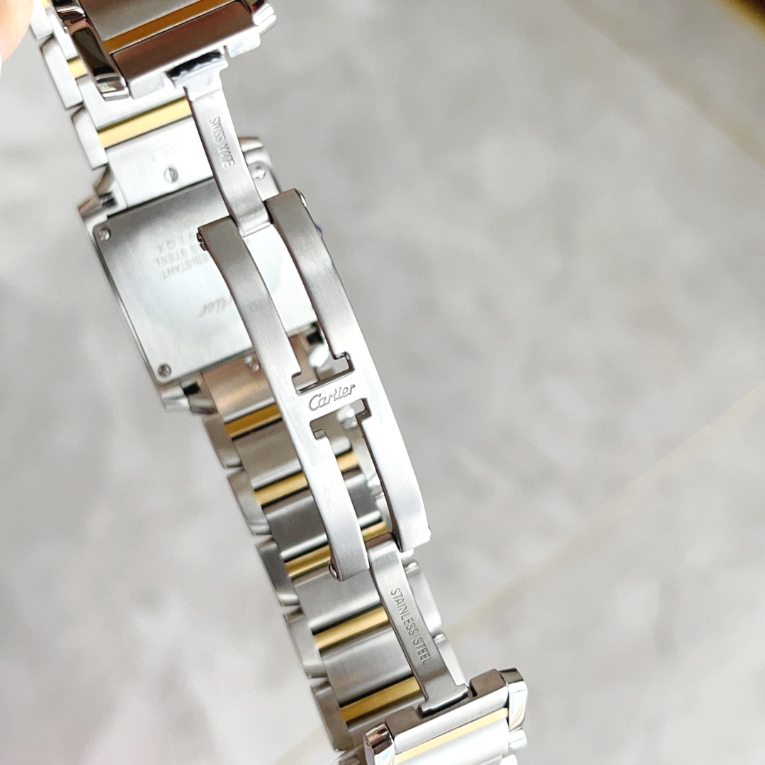 CARTIERカルティエ アメリカ 店舗スーパーコピー 腕時計 フランス 薄いワッチ レザー 中サイズ_3