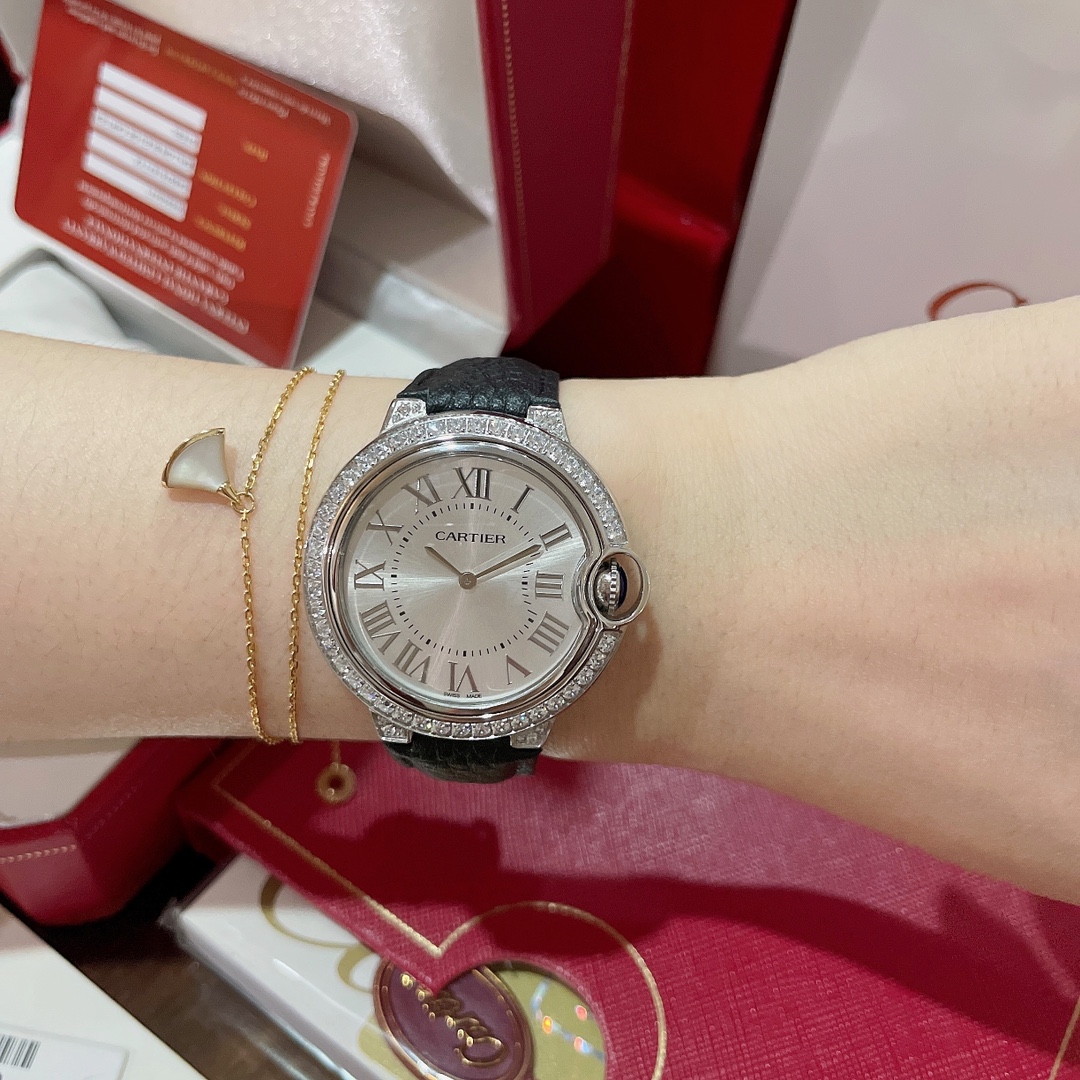 CARTIERカルティエ腕時計偽物 フランス 薄いワッチ レザー 万能 銀メッキ ２色　シルバー ゴールド_8