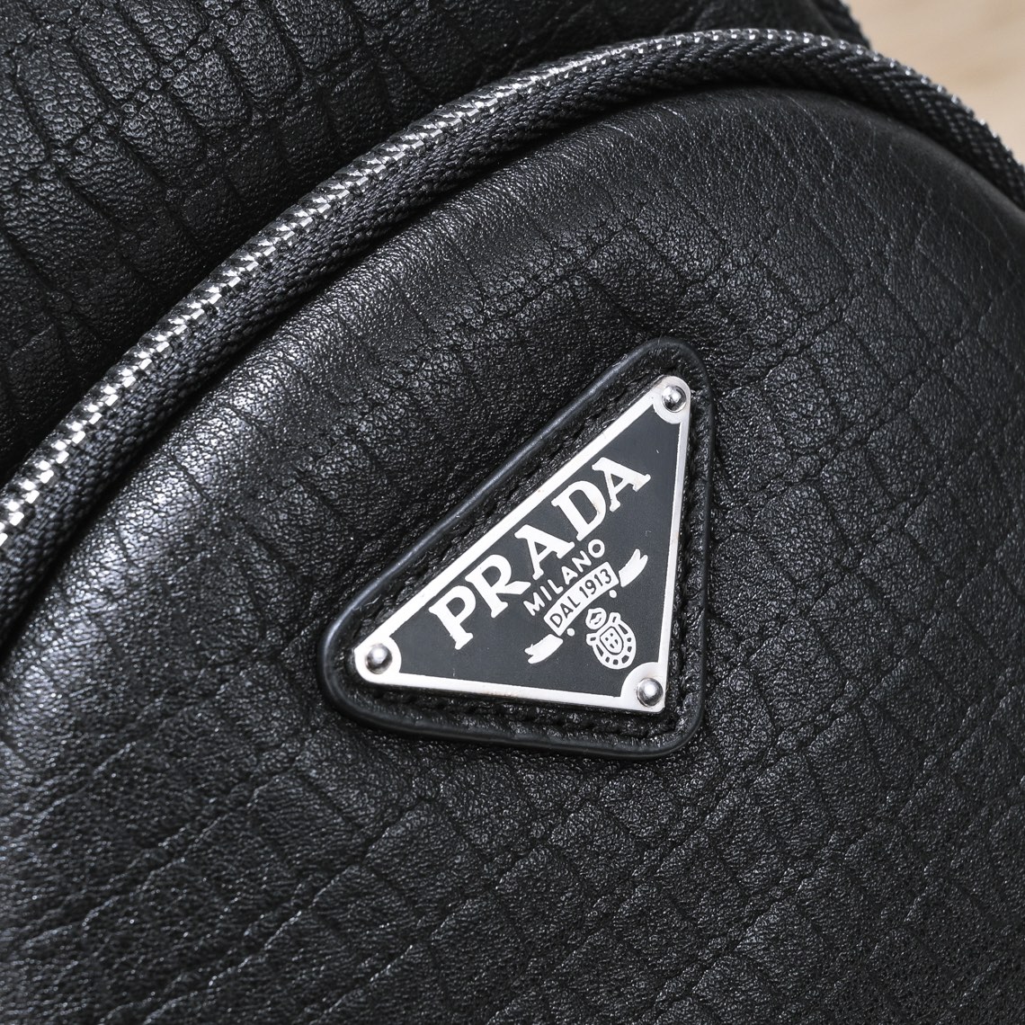 プラダ2024新作スーパーコピーバッグレザーブラック軽い高級ファッション_2