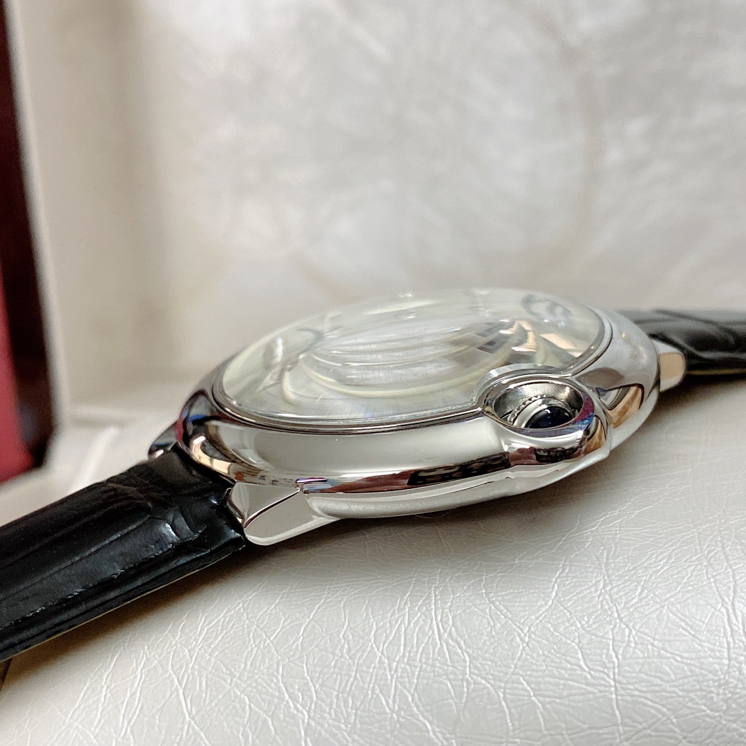 CARTIERカルティエ 腕時計 ｎ級品 見分け方 フランス 薄いワッチ レザー 丸い形 ブラック_7