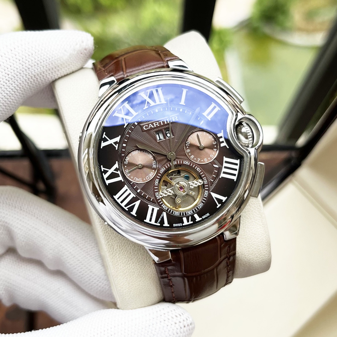 CARTIERカルティエに似てる時計スーパーコピー フランス 薄いワッチ レザー 丸い形 ブラウン_7