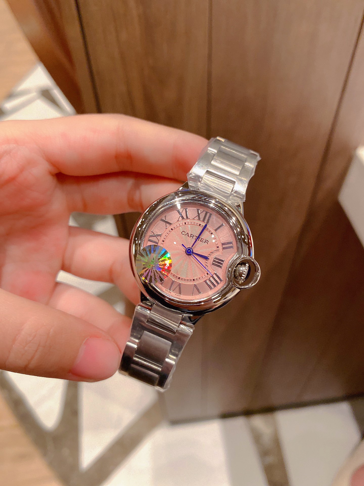 CARTIERカルティエみたいな時計偽物 フランス 薄い Cartier  腕時計 スチールバンド ピンク_7